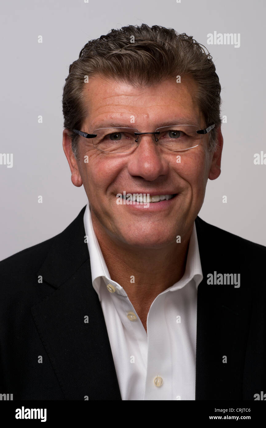 L'équipe américaine de basket-ball féminin coack Geno Auriemma pose au Sommet des médias USA à Dallas, TX avant les Jeux Olympiques de Londres Banque D'Images