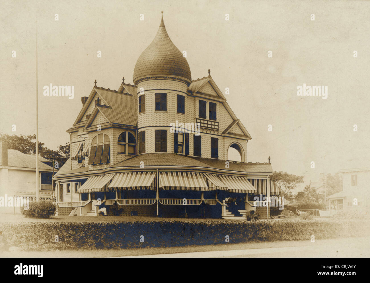 Hôtel particulier victorien style Shingle avec dôme Oignon Banque D'Images