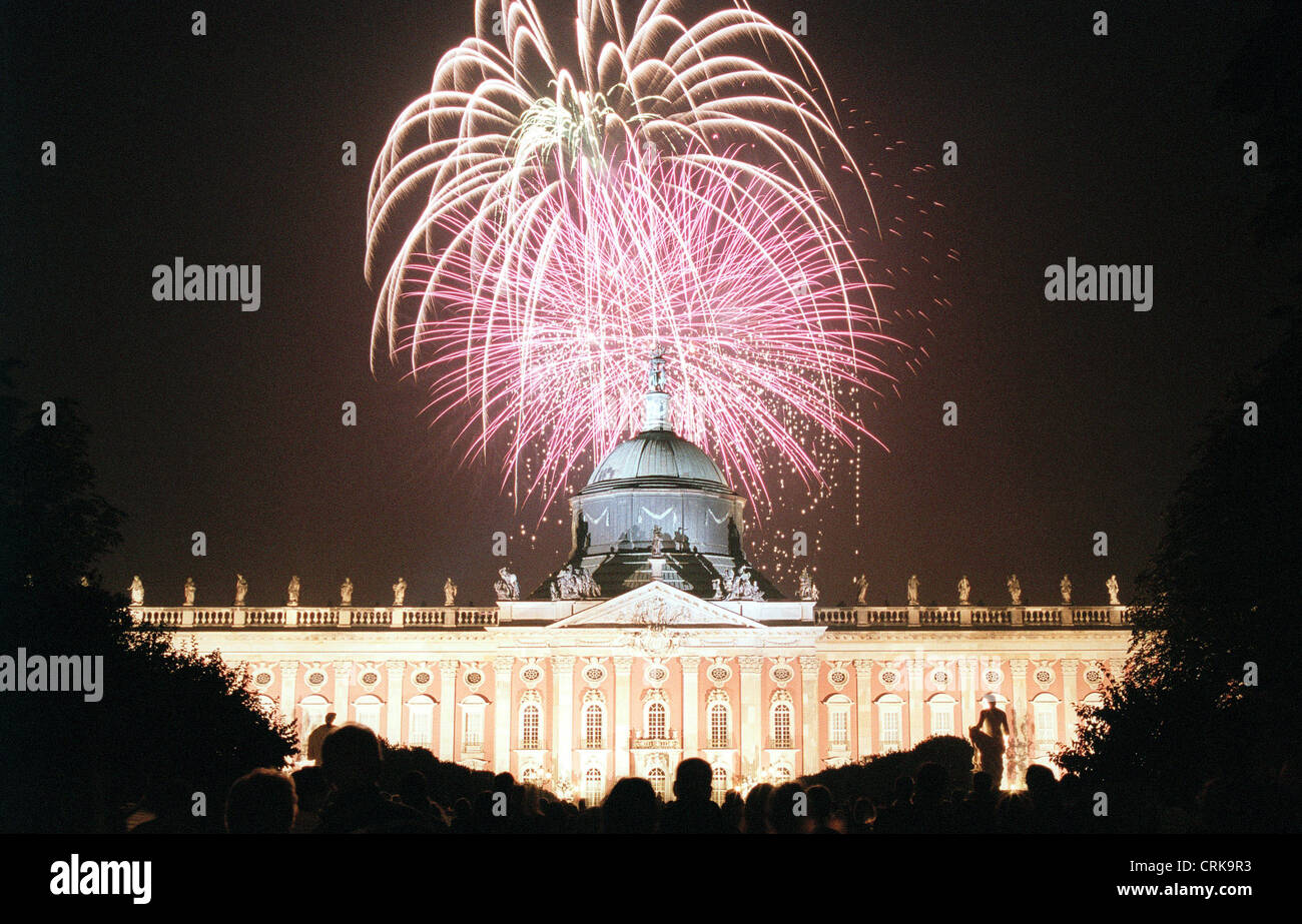 D'artifice au nouveau Palais d'Schloessernacht 2002 Banque D'Images