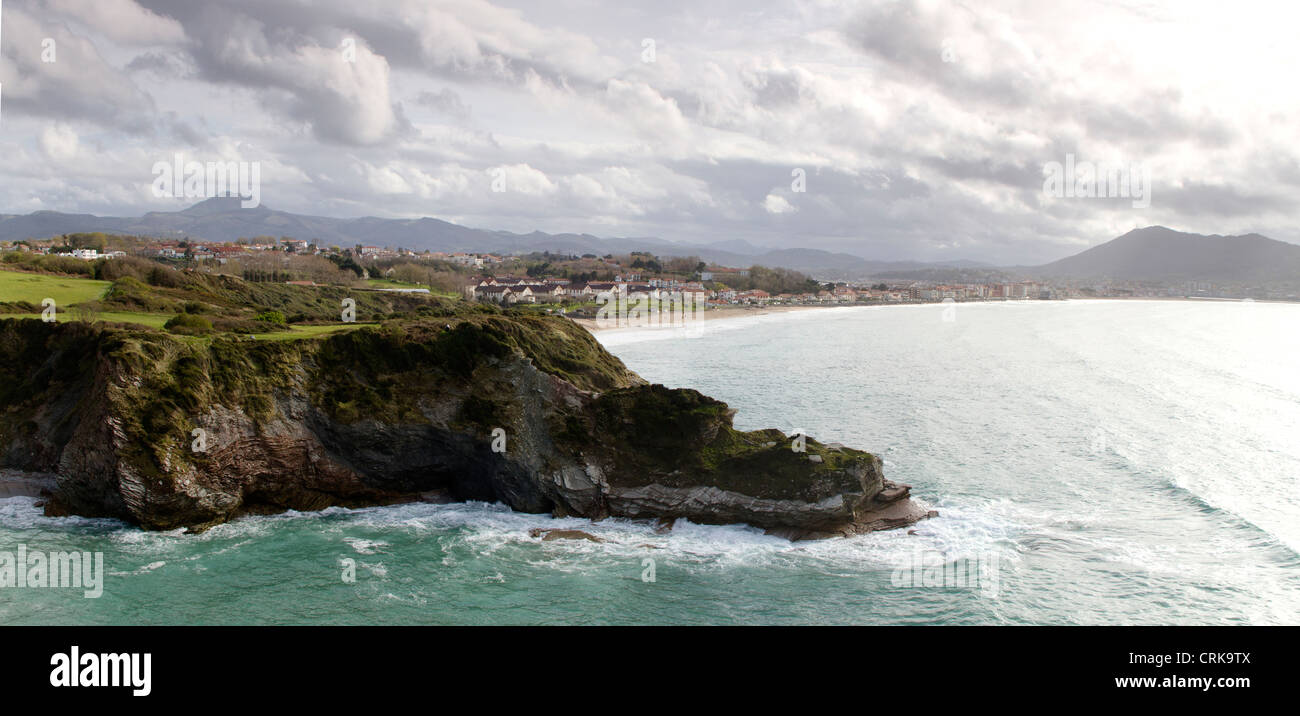 La côte à Hendaye dans le pays Basque. Banque D'Images