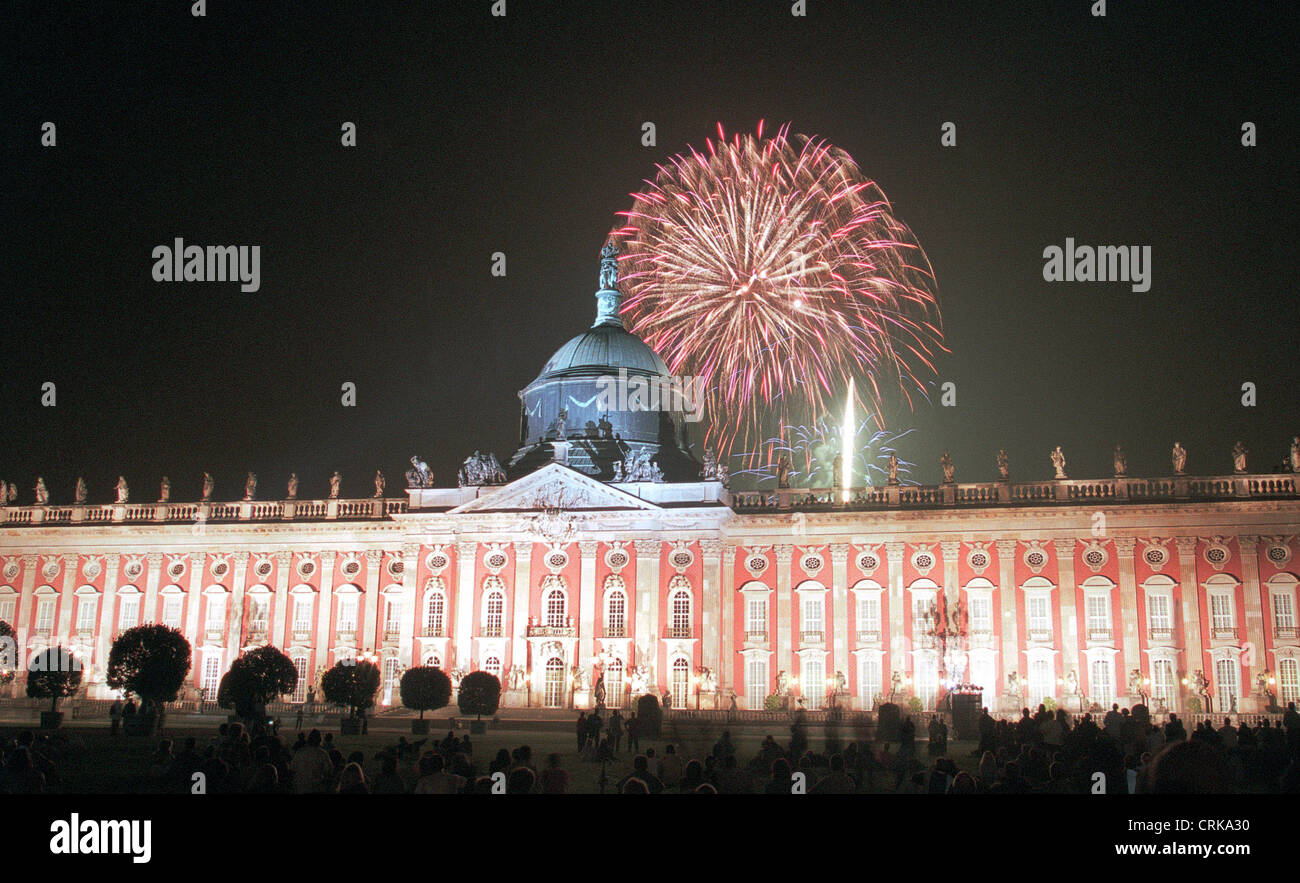 D'artifice au nouveau Palais d'Schloessernacht 2002 Banque D'Images
