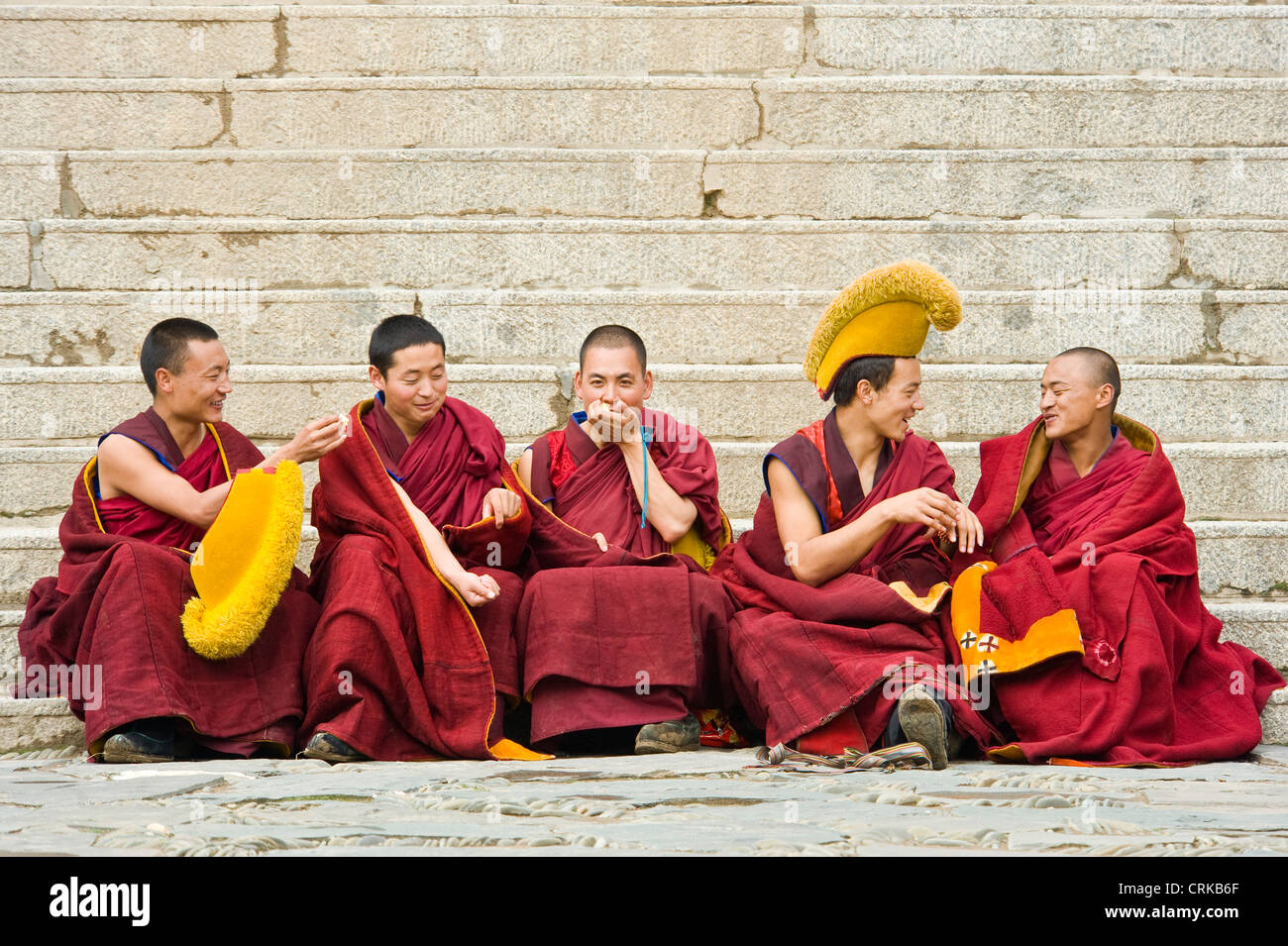 Chapeaux bouddhistes Banque de photographies et d'images à haute résolution  - Alamy