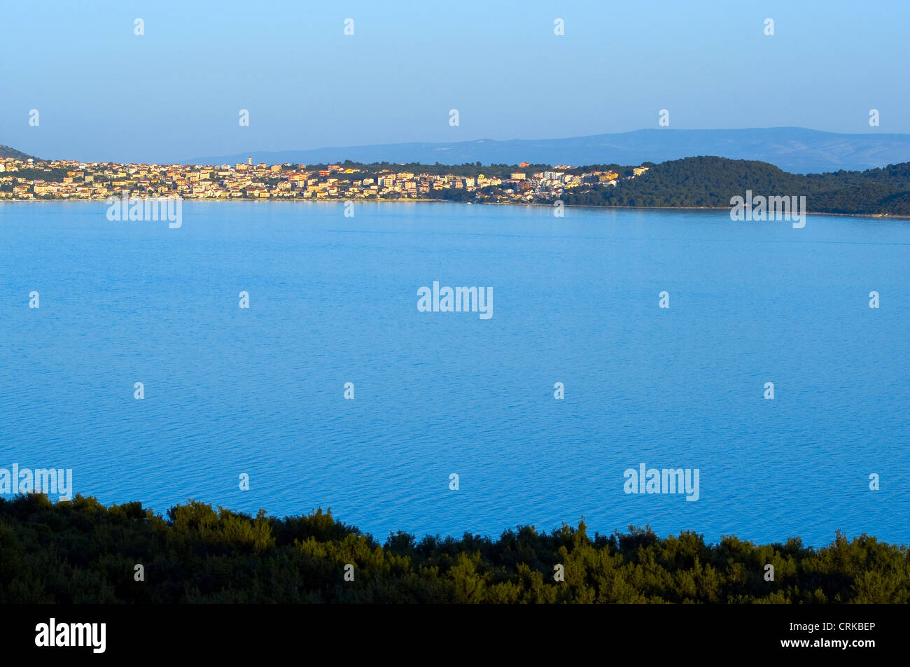 Vue sur la mer Adriatique. Ville Trigor Croatie Banque D'Images