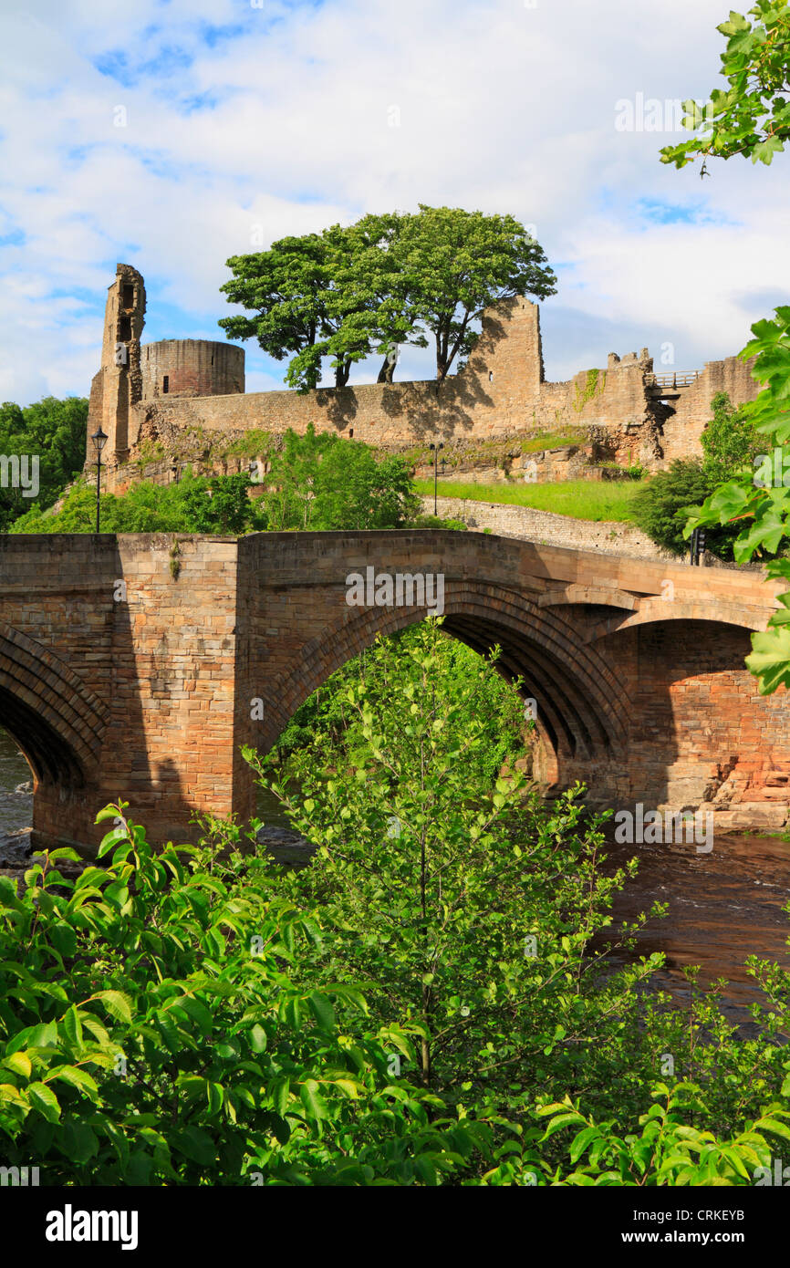 Barnard Castle et le comté de pont sur la Rivière Tees, Teesdale, County Durham, England, UK. Banque D'Images