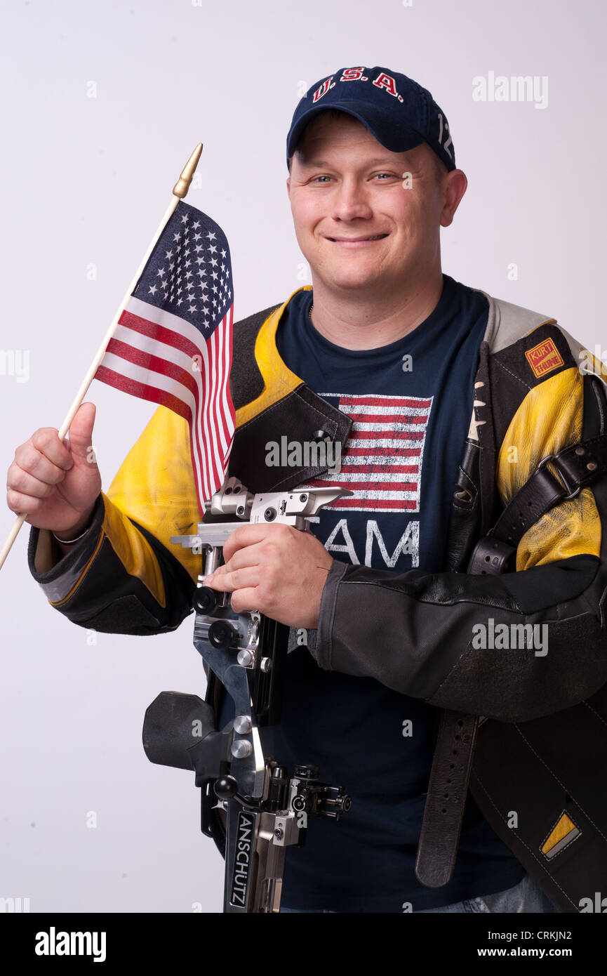 Soldat de l'Armée de l'athlète paralympique tir Josh Olson au niveau de l'équipe USA Sommet des médias à l'avance des Jeux Olympiques de Londres 2012 Banque D'Images