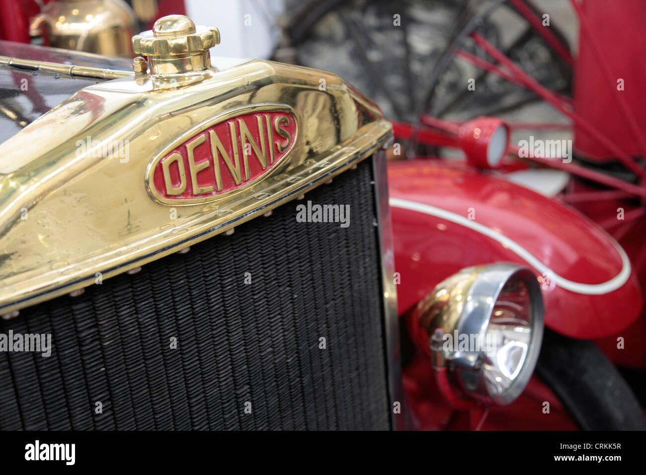 Dennis Fire radiateur moteur et projecteur. Véhicule sur l'affichage à l'Lakeland Motor Museum, Ulverston, Cumbria Banque D'Images