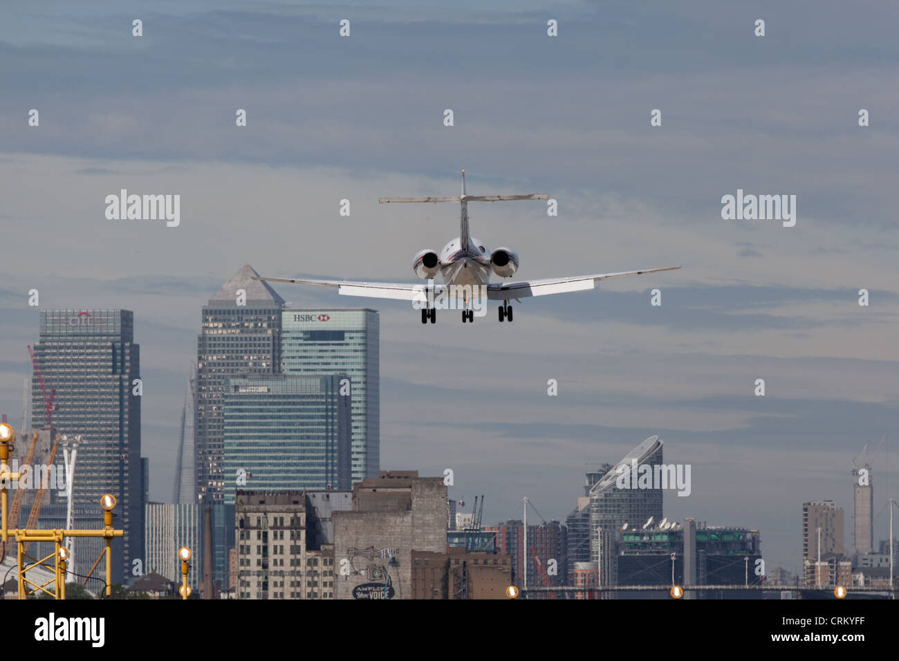 Executive Jet landing London City Airport Banque D'Images