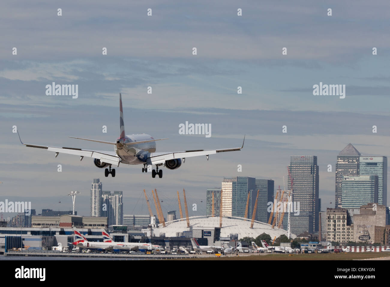 British Airways Jet landing London City Airport Banque D'Images