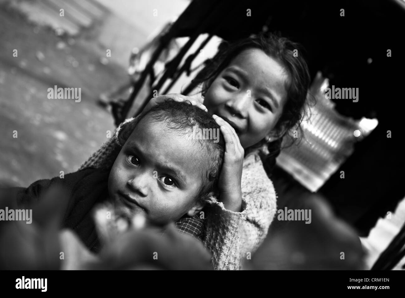 La vie quotidienne des enfants des rues Katmandu jeunes contraste histoire Photo Asie Népal Katmandou 30 mars 2011 CTK Banque D'Images