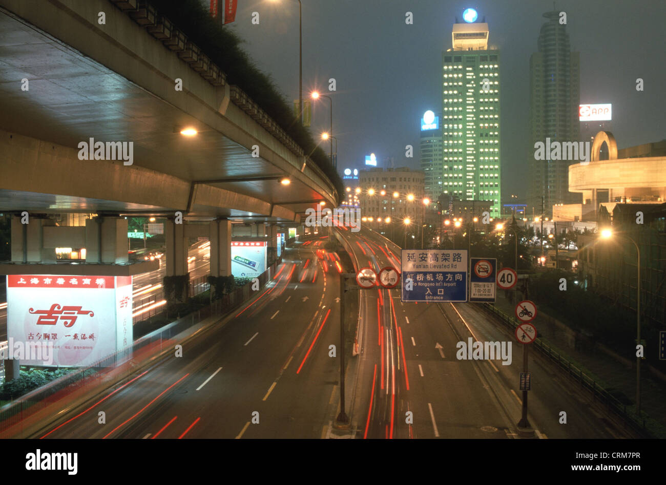 Soirée le trafic sur l'autoroute de Shanghai Banque D'Images
