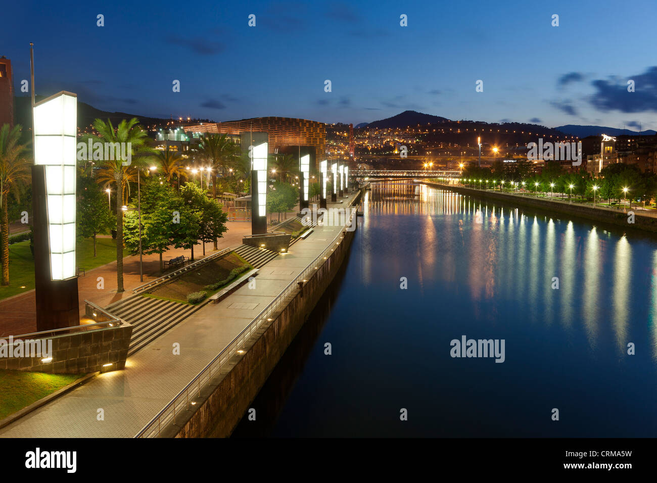 Nervion River, Abandoibarra Bilbao, Bizkaia, Espagne, Banque D'Images