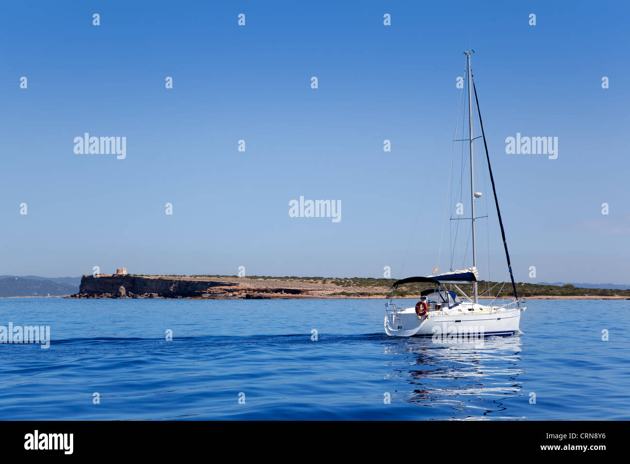 Espalmador à Formentera island avec voilier en Méditerranée l'eau calme Banque D'Images
