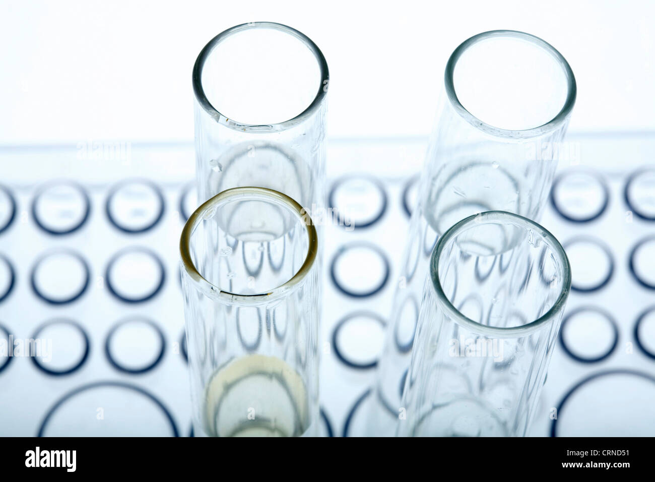 Vue aérienne de tubes à essai en verre. Banque D'Images