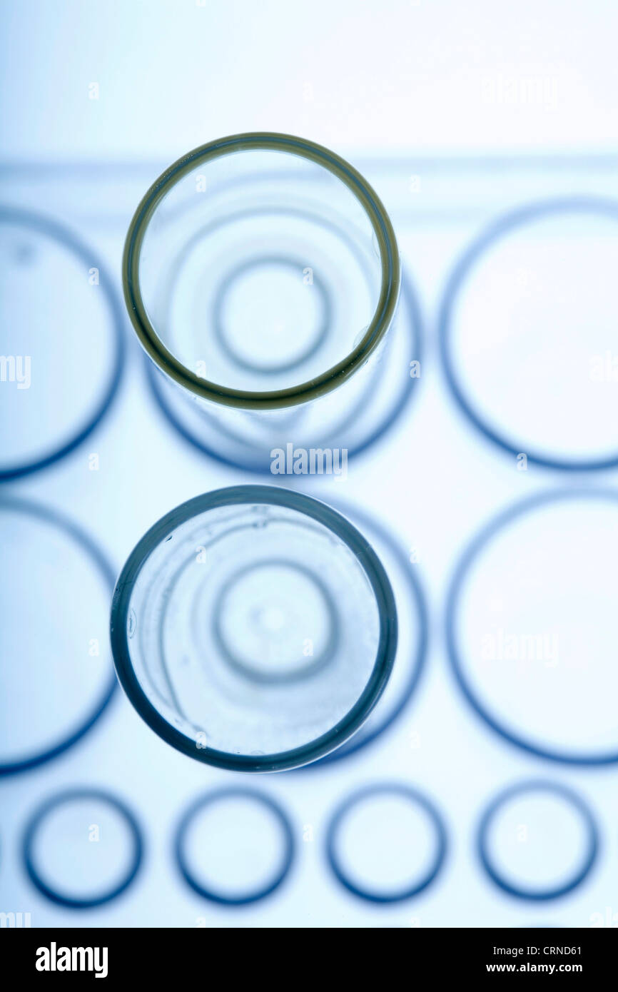 Vue aérienne de tubes à essai en verre. Banque D'Images