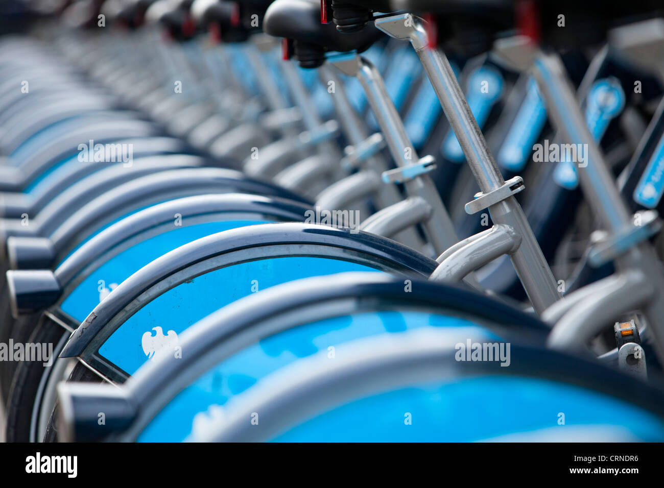 Une rangée de Barclays Cycle Hire Scheme vélos dans une station d'accueil. Banque D'Images