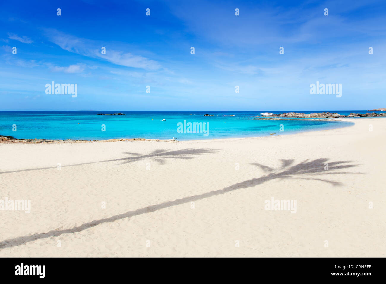 Plage de sable blanc et eau turquoise Banque de photographies et d ...