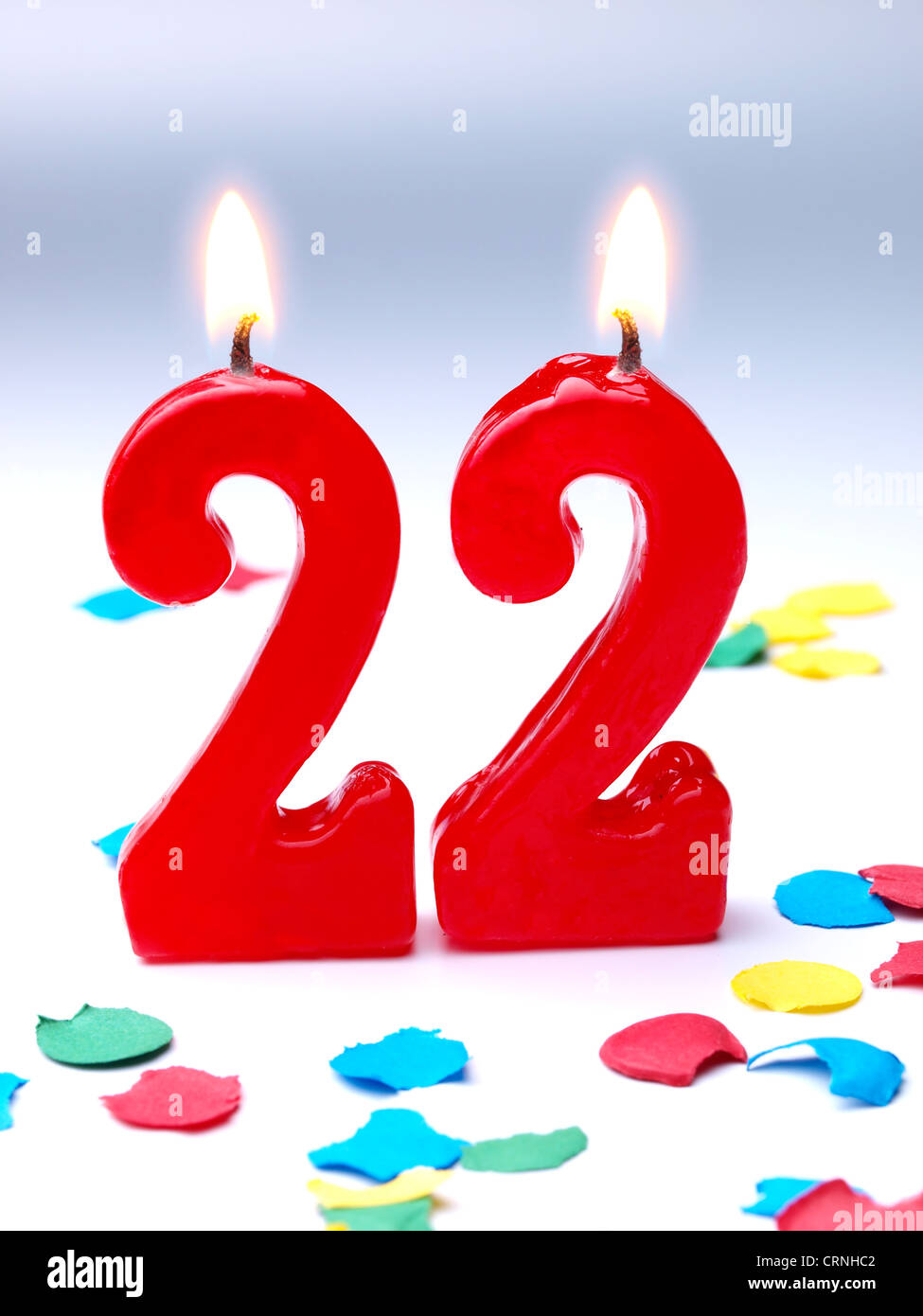 anniversaire-anniversaire-22-bougies-montrant-nr-crnhc2.jpg