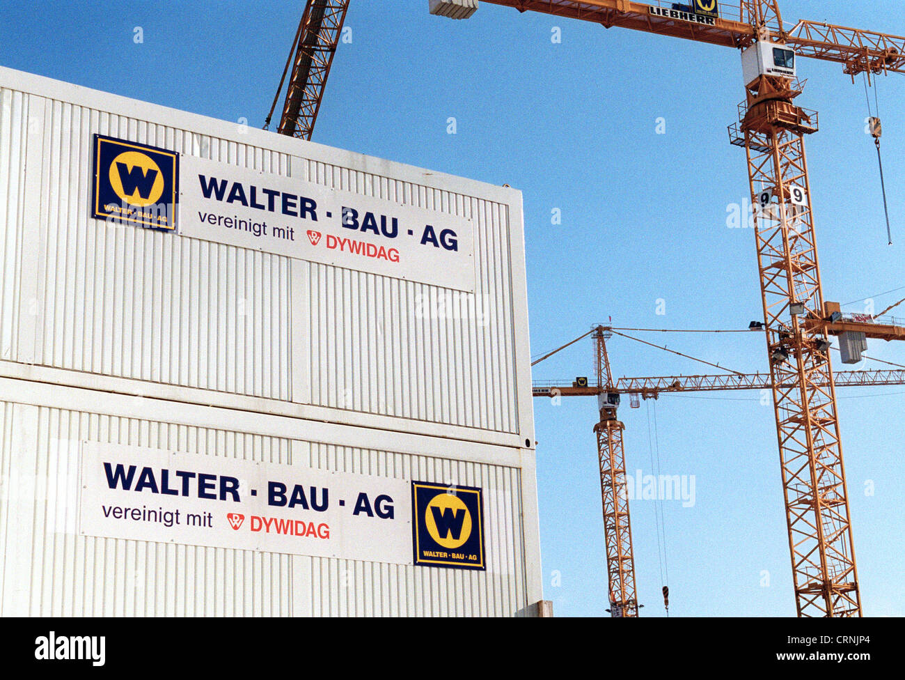 Baucontainer de Walter Bau et Dywidag avec grue Banque D'Images