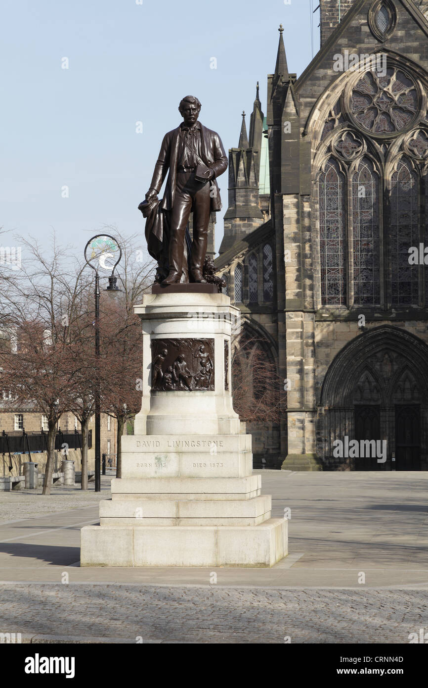 David Livingstone statue, missionnaire et explorateur, bronze par le sculpteur John G. Mossman, Cathedral Precinct, Glasgow, Écosse, Royaume-Uni Banque D'Images