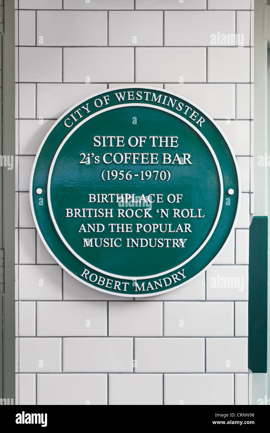 Plaque marquant l'emplacement de l'2i's Coffee Bar, Londres, Angleterre Banque D'Images