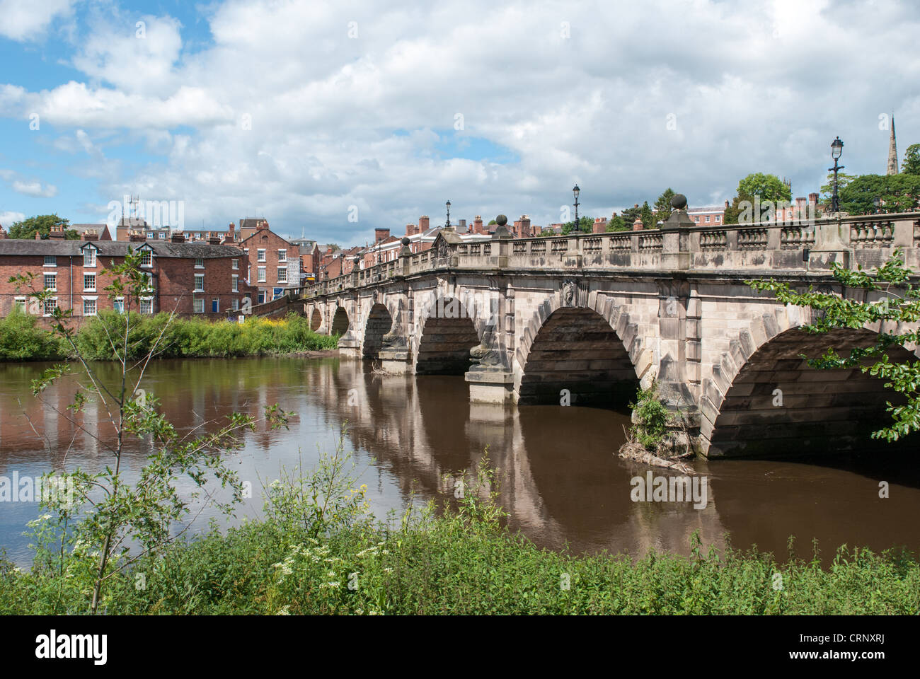 L'anglais pont qui traverse la rivière Severn entre Abbey Foregate et Wyle Cop dans la ville de Shrewsbury Shropshire Banque D'Images