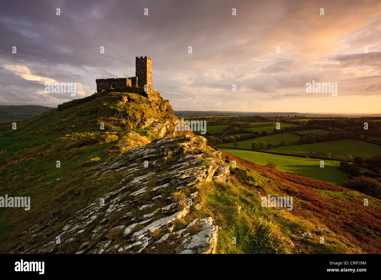 Lumière du soir sur l'église de Saint Michael de Rupe (St. Michael de la roche) dans le parc national du Dartmoor. Banque D'Images