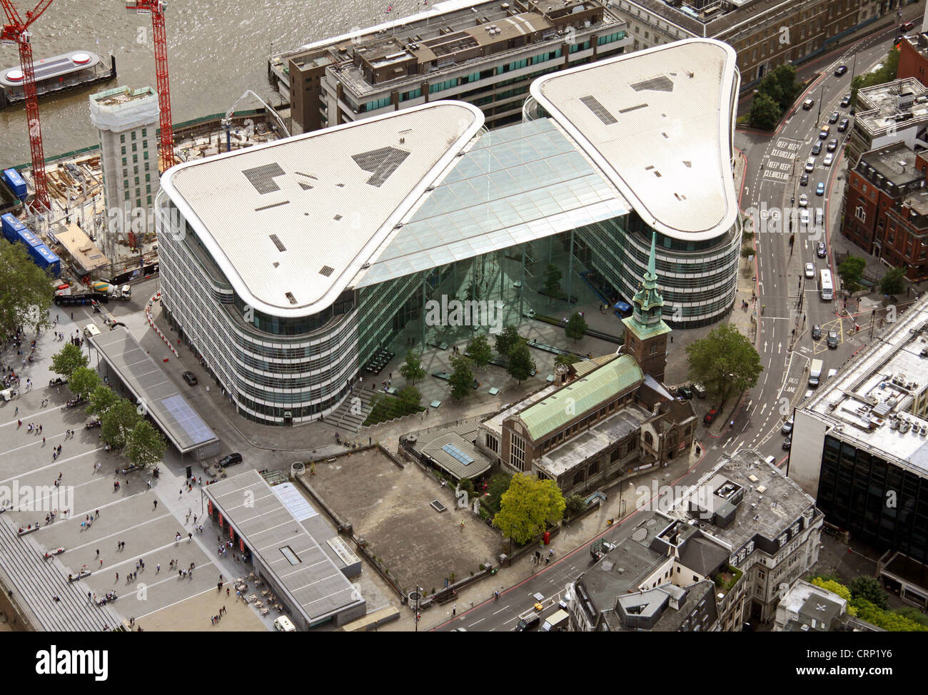 Vue aérienne de Tower Place East & West Office Building et All Hallows Church, London EC3 Banque D'Images