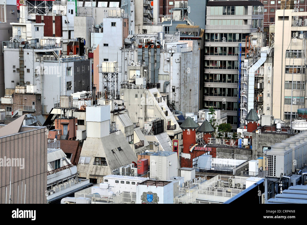 Les toits des bâtiments urbains Shinjuku Tokyo Japon Banque D'Images