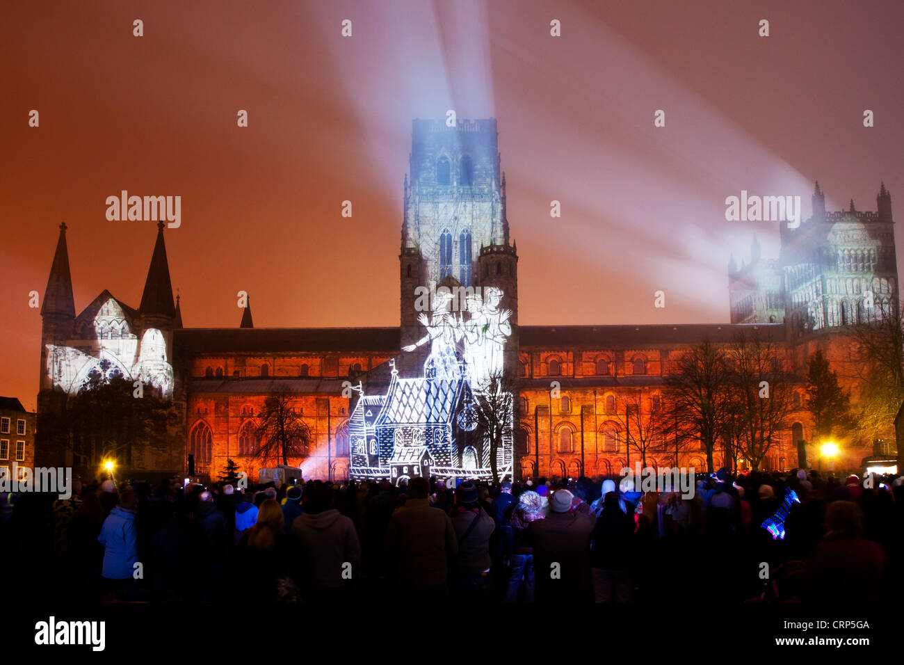 Couronne de lumière, une grande projection de l'Évangiles de Lindisfarne projeté sur la cathédrale de Durham en 2011, la lumiere de la UK Banque D'Images