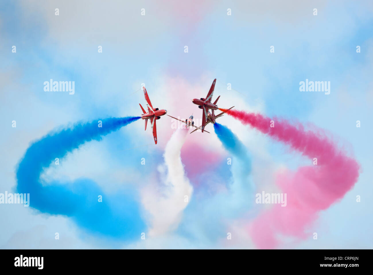 Les flèches rouges aerobatic affichage à l'Royal International Air Tattoo à Fairford RAF 2011. Banque D'Images