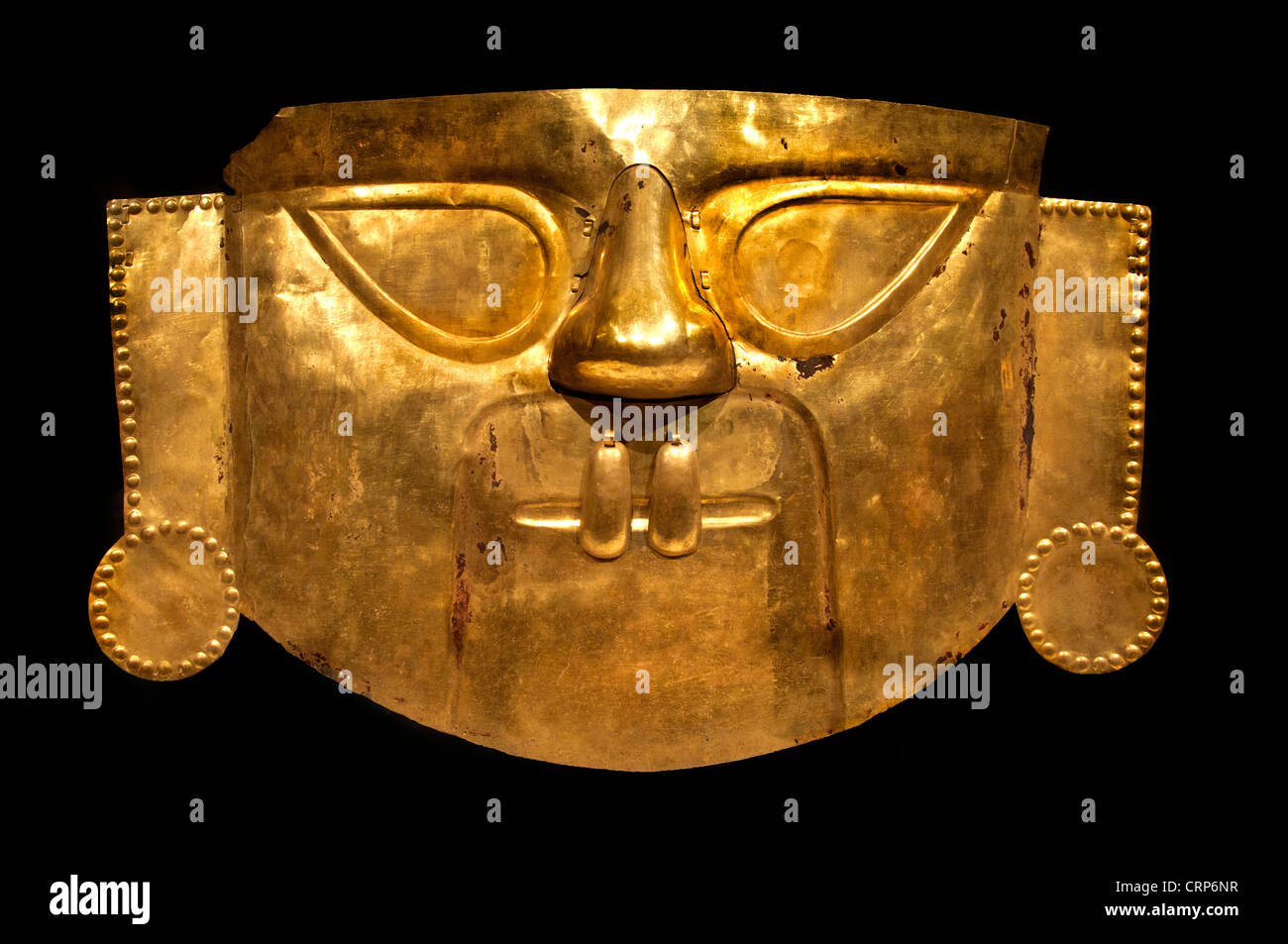 Masque funéraire en or de la culture Sican Pérou Lambayeque 9-11th 100 Amérique du sud-américain Banque D'Images