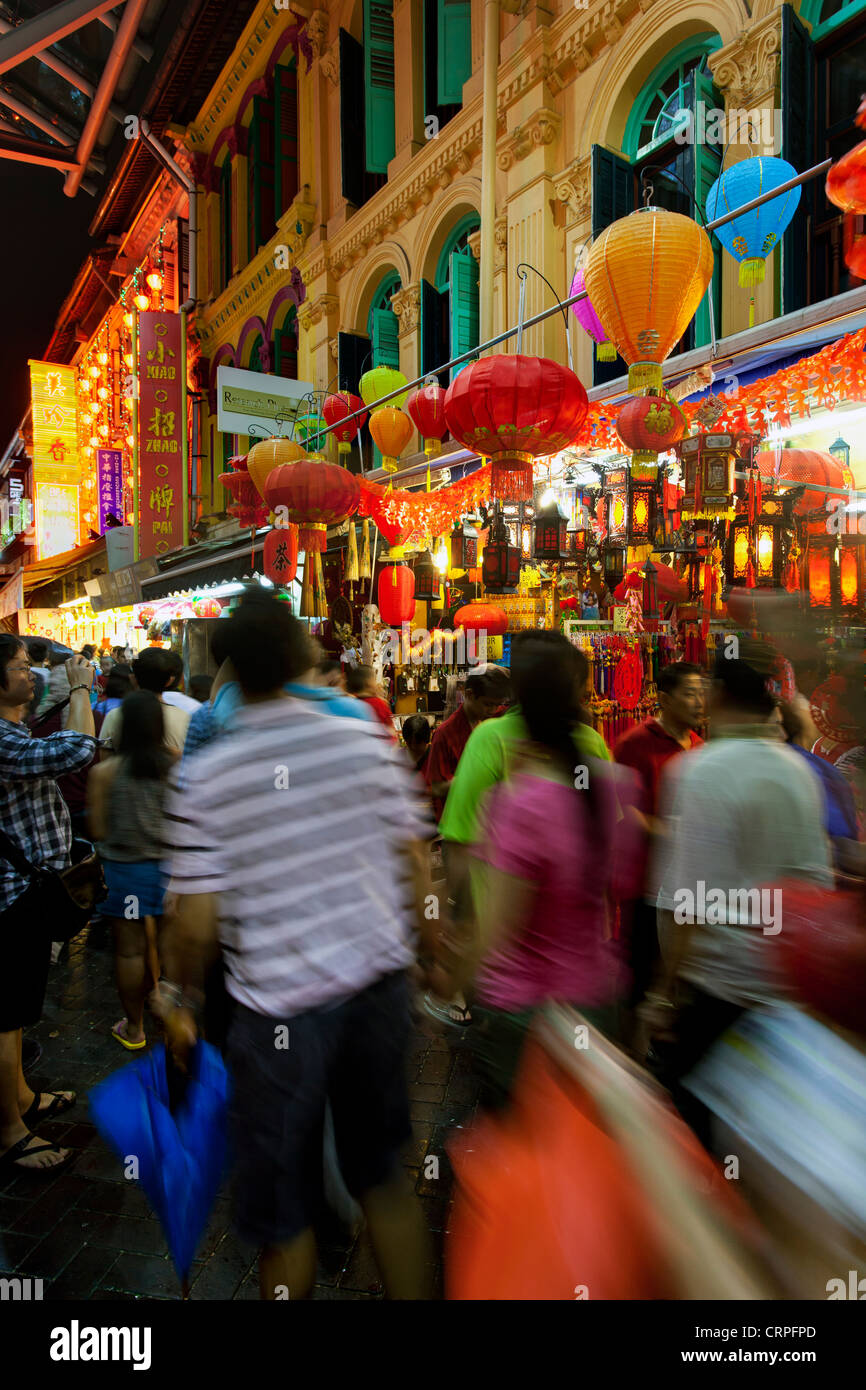 Singapour, marché de nuit animé Banque D'Images