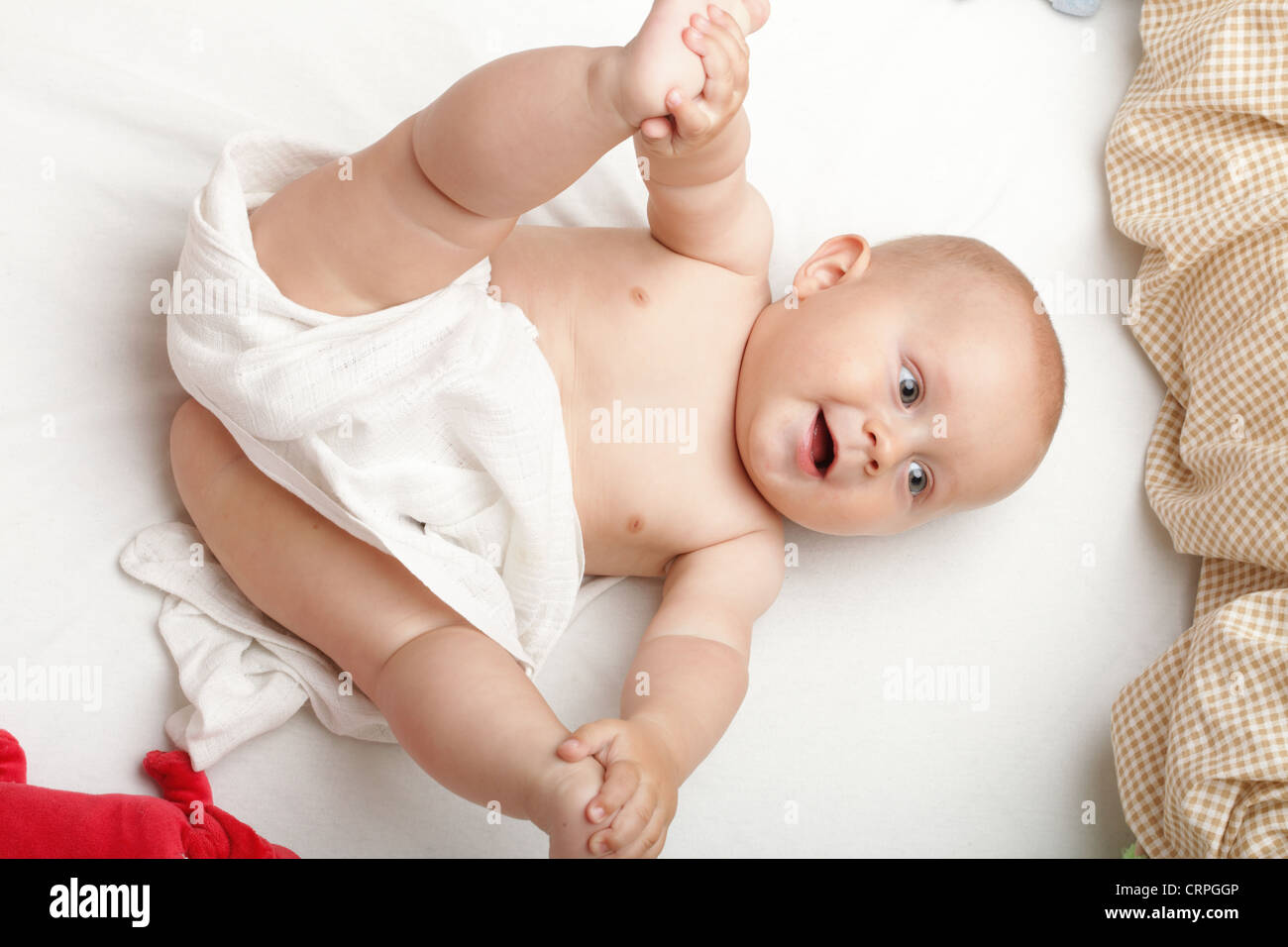 Portrait d'un enfant aux yeux bleus et drôle étalé de compote de pommes  Photo Stock - Alamy