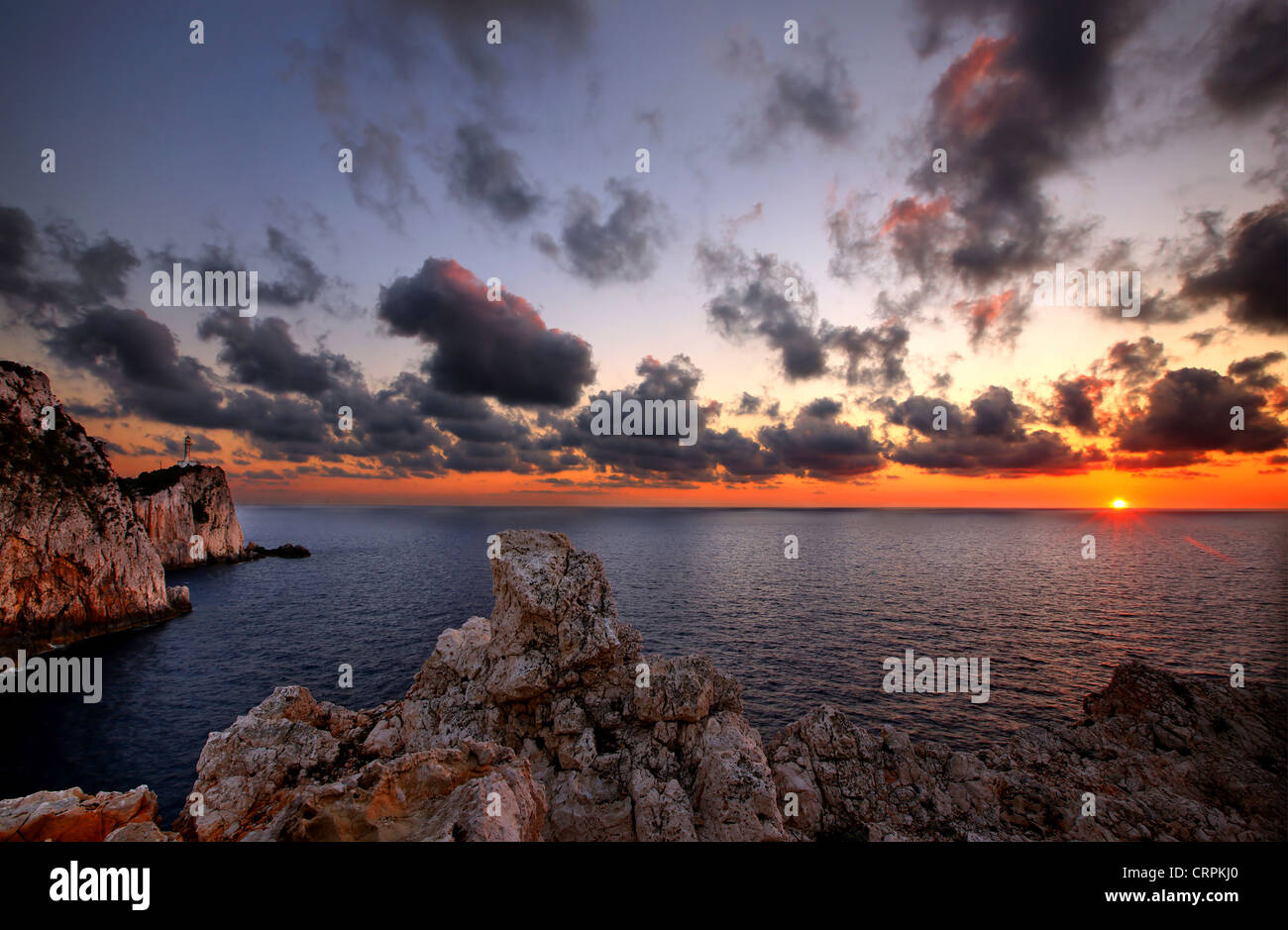 Coucher du soleil à Cape Lefkatas (également connu sous le nom de 'Cape Dukato' et 'tis Kavos Kyras'), Leucade (ou 'Athènes'), île de la mer Ionienne, en Grèce. Banque D'Images