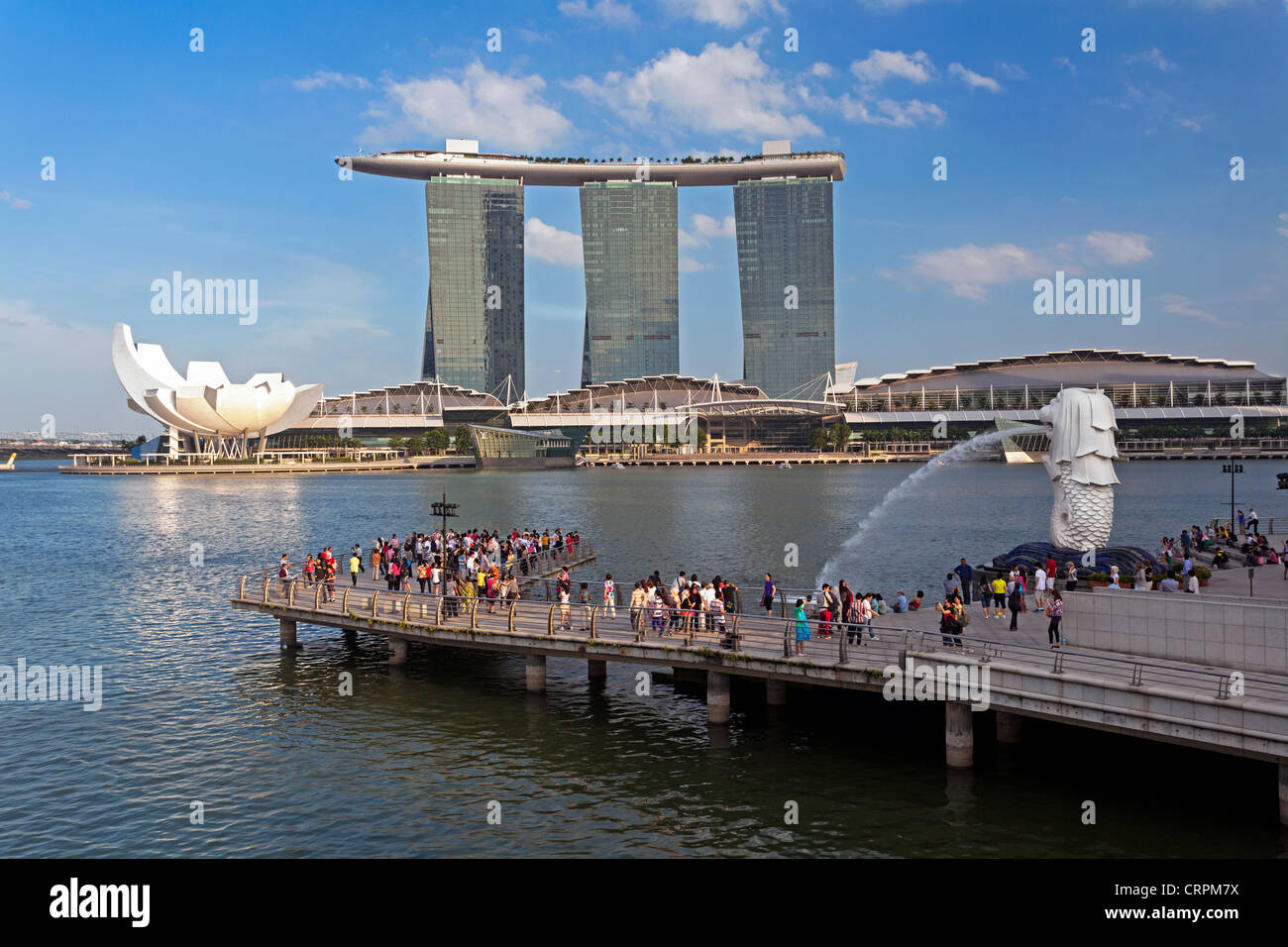 La statue du Merlion avec le Marina Bay Sands à l'arrière-plan, Marina Bay, à Singapour, en Asie du sud-est Banque D'Images
