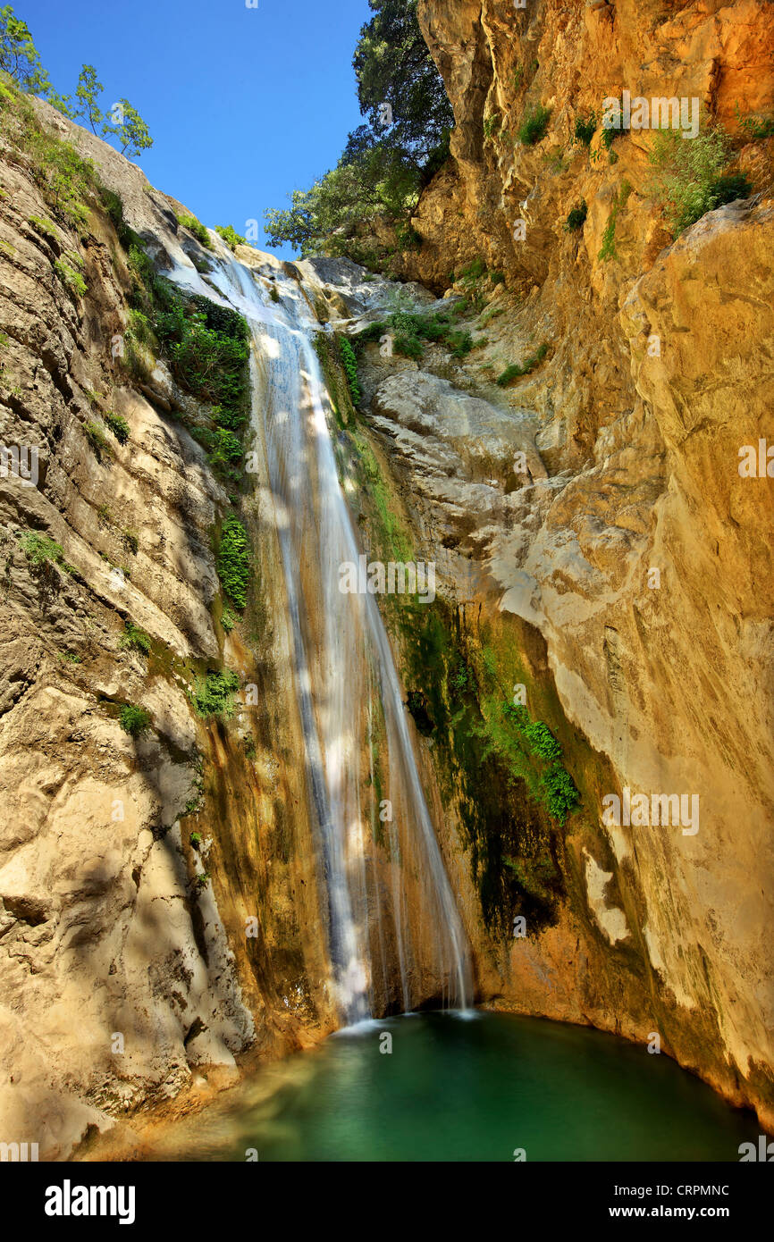 La plus grande parmi les chutes d'eau dans la gorge de Dimosari, près de la ville de Nydri, Leucade (ou 'Athènes'), île de la mer Ionienne, en Grèce. Banque D'Images