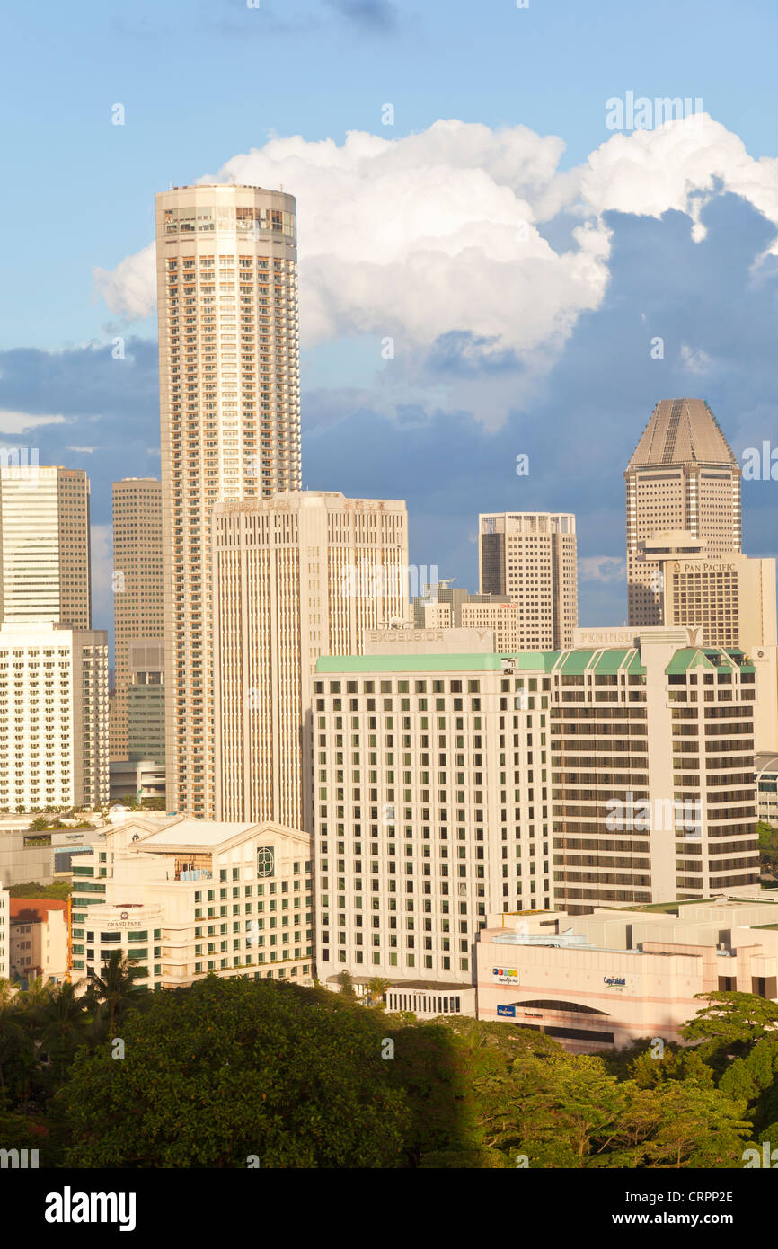 L'Asie du Sud Est, Singapour, augmentation de la vue sur Fort Canning Park et la ville moderne Banque D'Images