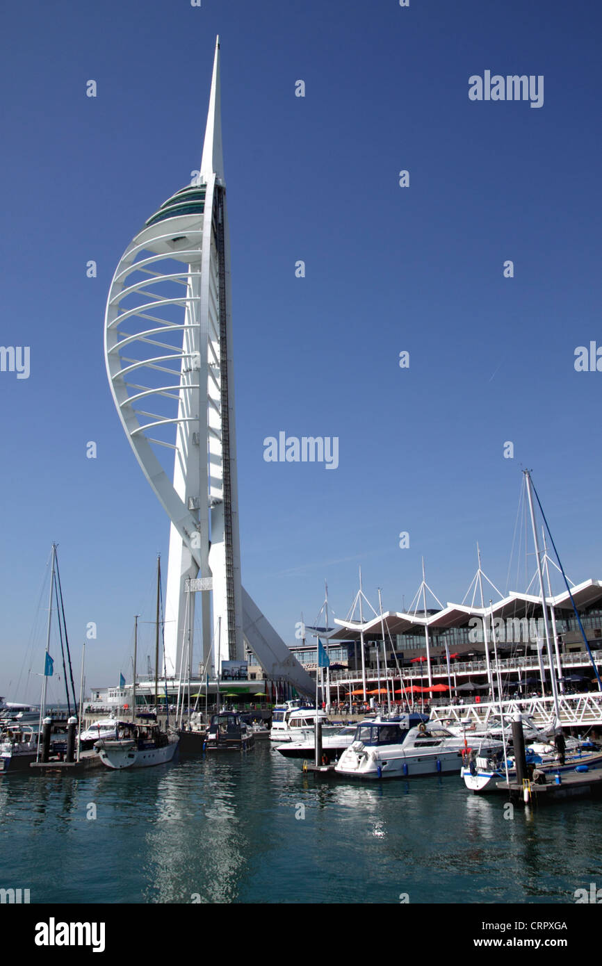 Marina et Tour Spinnaker Portsmouth Hampshire Banque D'Images