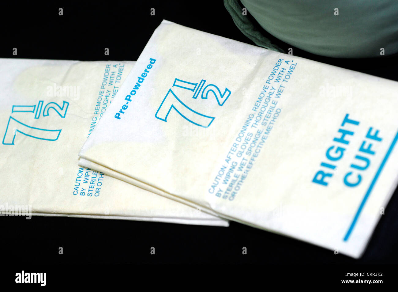 Taille de paquet vide 7.5 gants chirurgicaux Banque D'Images