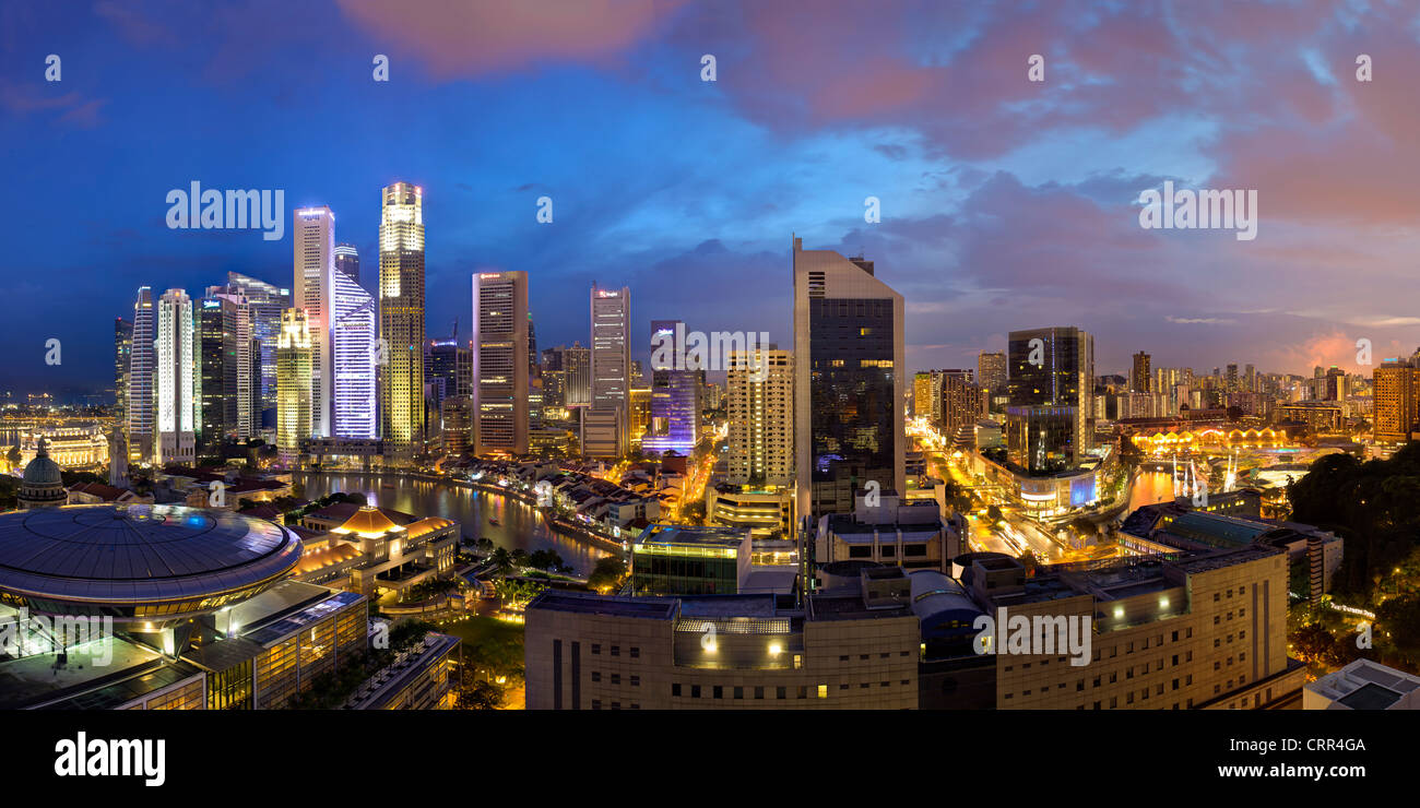 Skyline et le financial district au crépuscule, à Singapour, en Asie du Sud-Est, l'Asie Banque D'Images