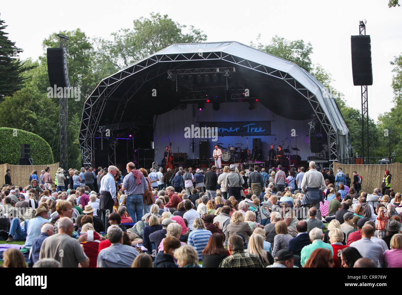 La scène principale au festival de musique 2011 Larmer Tree, UK Banque D'Images