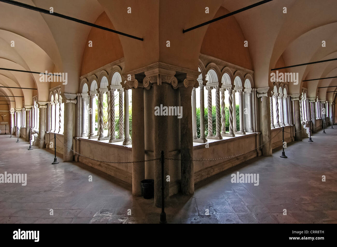 Europe Italie Latium Rome Basilique de St Jean de Latran ou San Giovanni in Laterano Le cloître Banque D'Images