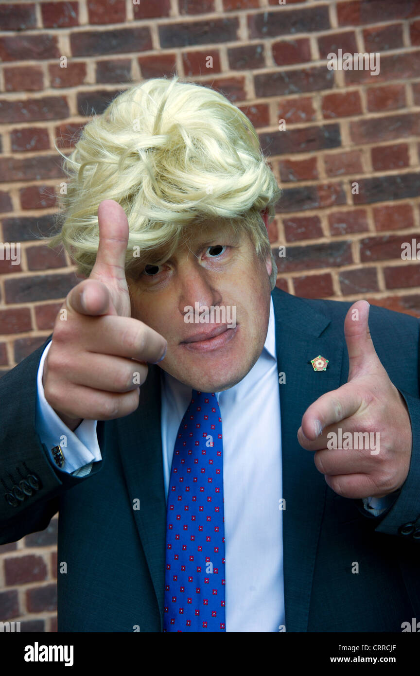 Boris Johnson perruque et masque de fête Photo Stock - Alamy