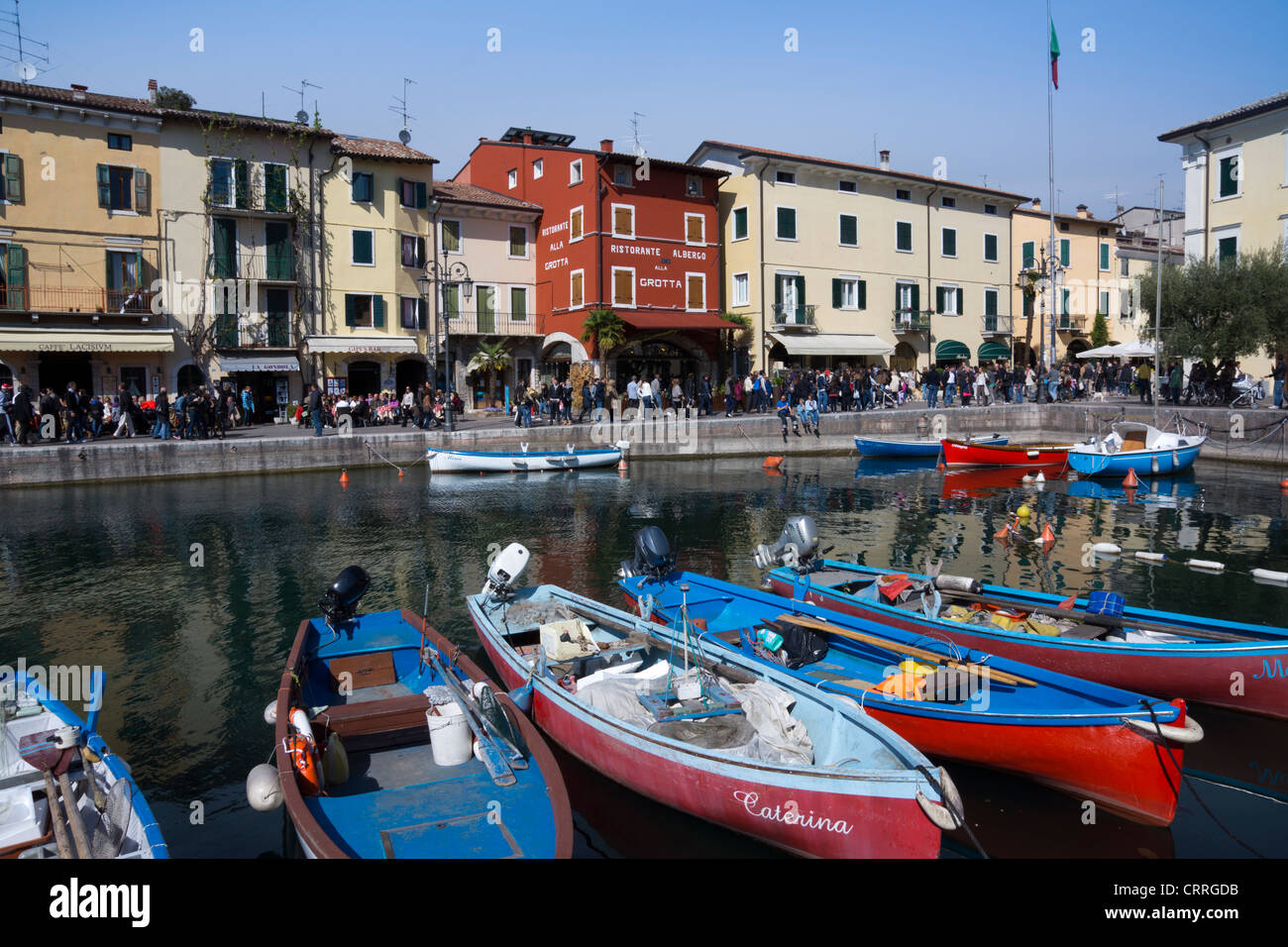 Bateaux dans le port, Lazise, Le Lac de Garde, la région Veneto, province de Vérone, Italie, Europe Banque D'Images