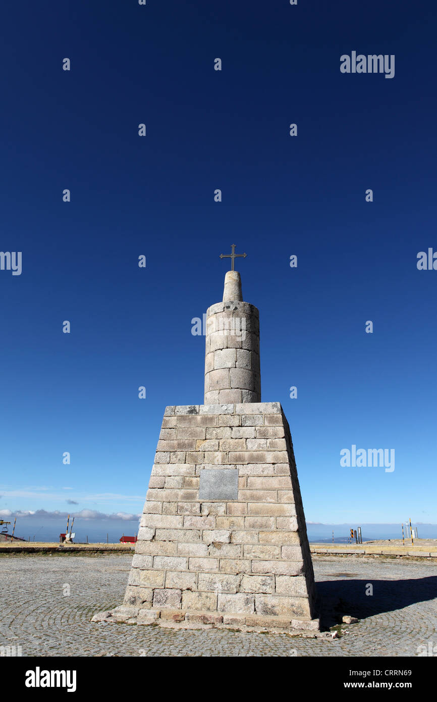 Monument marquant le point le plus élevé dans la partie continentale du Portugal. Banque D'Images