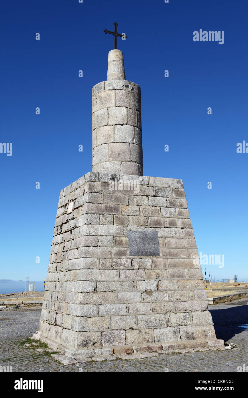 Ce monument marque le point le plus élevé dans la partie continentale du Portugal. Banque D'Images