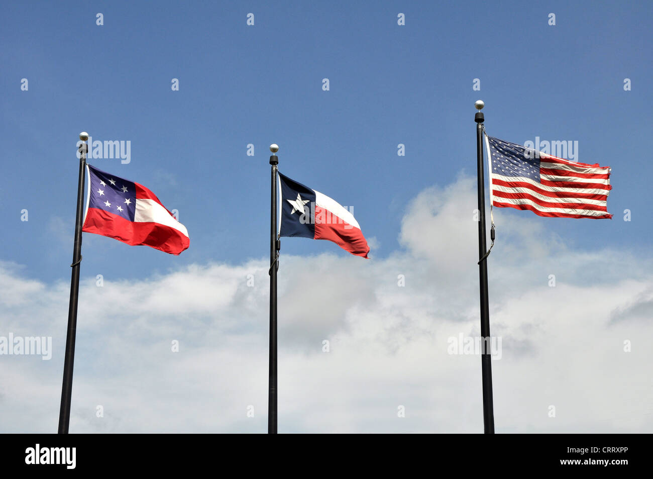 Trois des six drapeaux qui ont flotté au-dessus de l'état du Texas sont exposées au camp site historique de Ford Banque D'Images