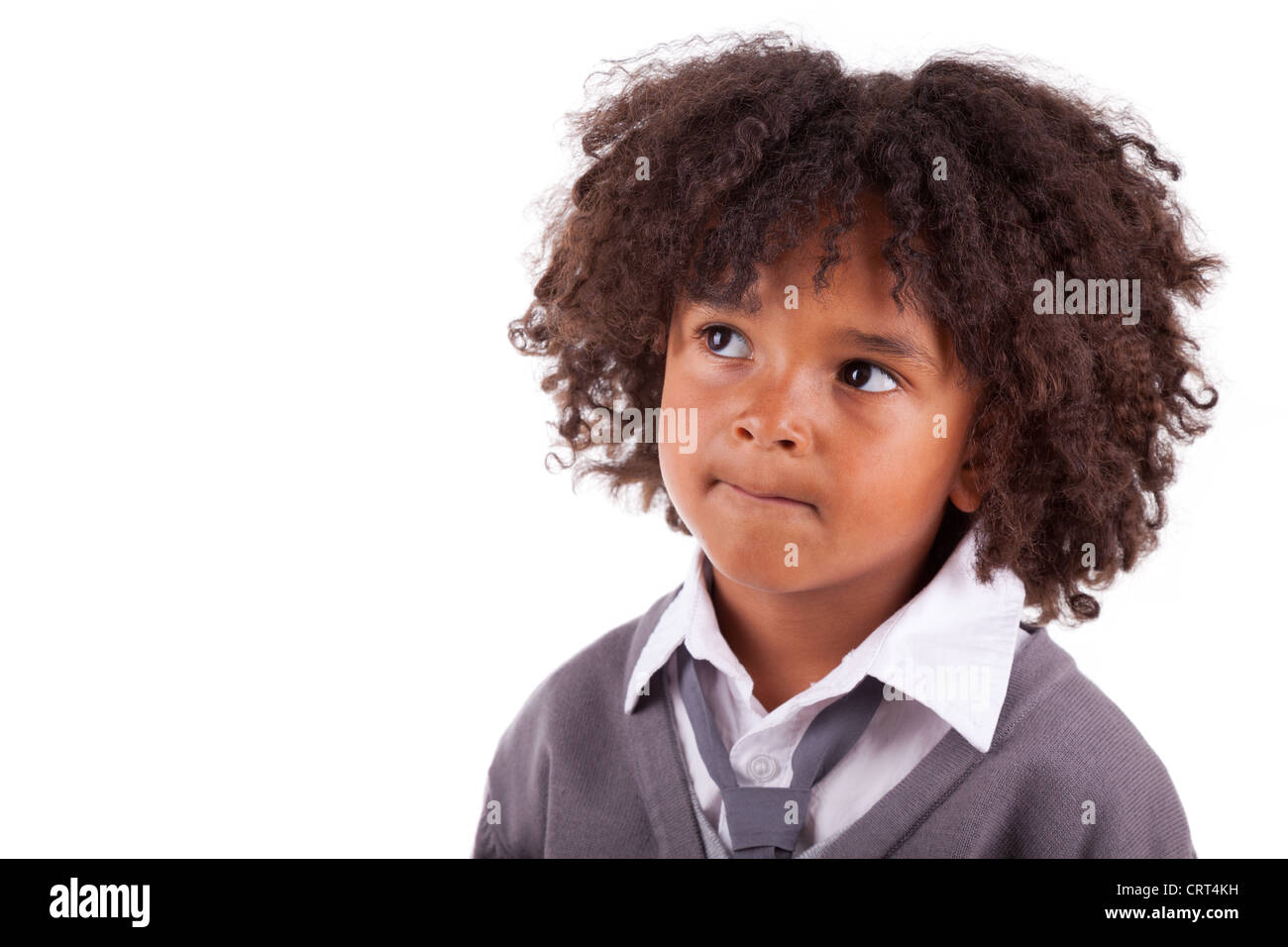Portrait d'un petit garçon afro-américain,isolé sur fond blanc Banque D'Images