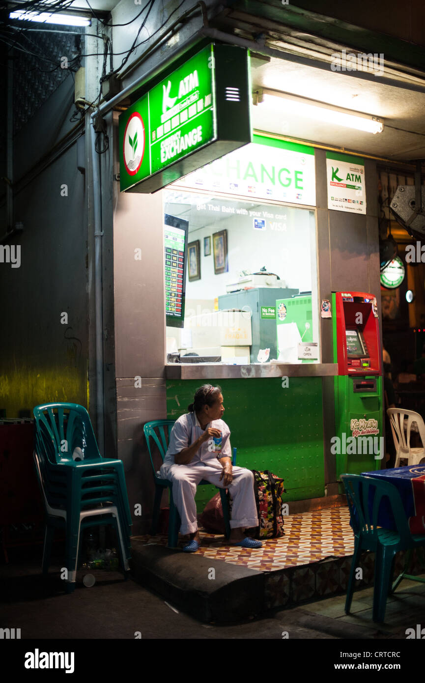 La photographie d'un exercice sur la vie dans les rues de Bangkok Banque D'Images