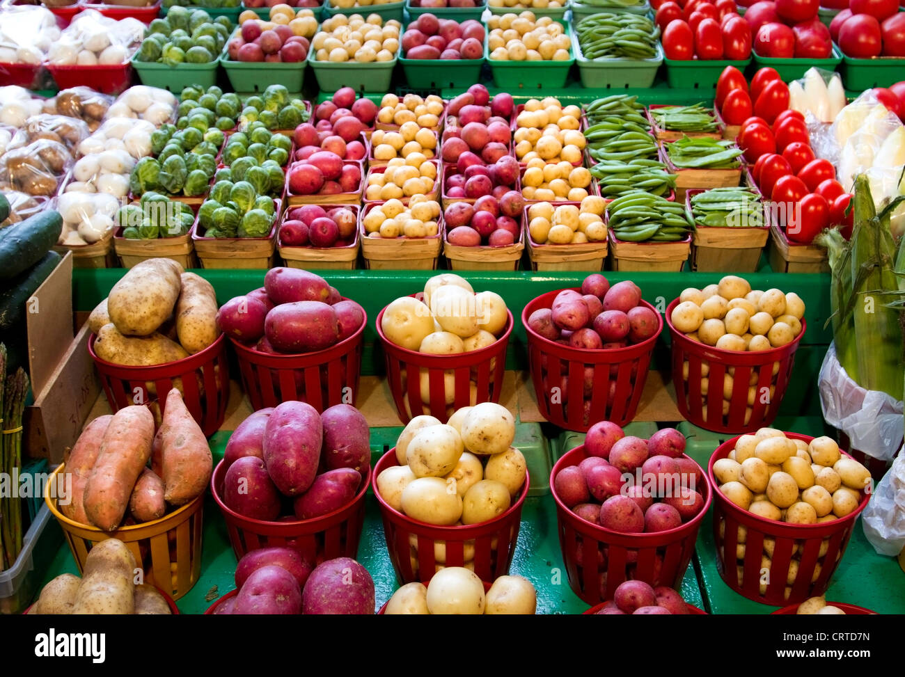Variété de pommes de terre pour la vente au Marché Atwater à Montréal, Québec Banque D'Images